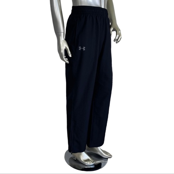 Under Armour Men's Size M Color Black With Reflective Silver Printing NWOT - Picture 4 of 8